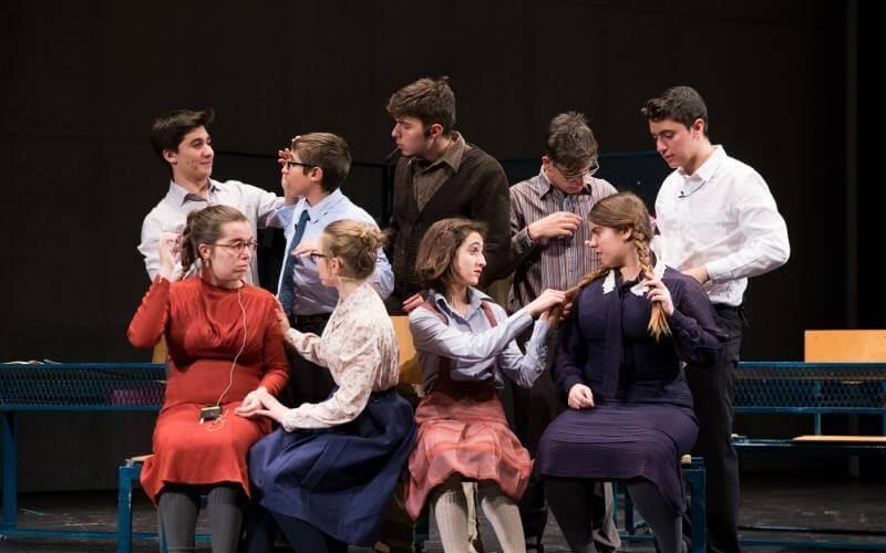 oi-mathites-tou-oumperto-primo-zontaneuoun-tis-mnimes-tou-olokautomatos