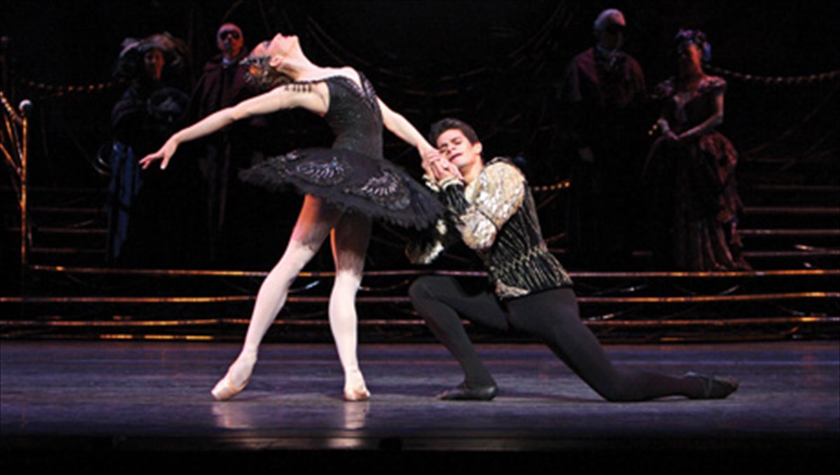 i-fthinoporini-sunaksi-ton-megalon-xoreuton-sto-irodeio