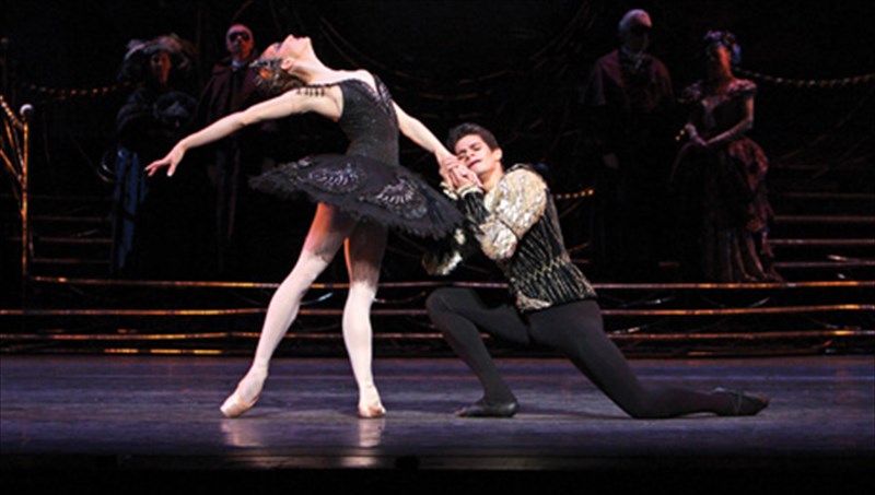 i-fthinoporini-sunaksi-ton-megalon-xoreuton-sto-irodeio