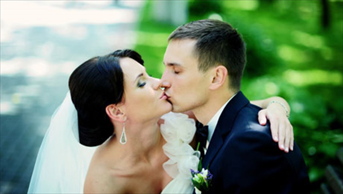 thanatiforos-o-gamos-me-neotero-andra-gamos-me-neotero-andra