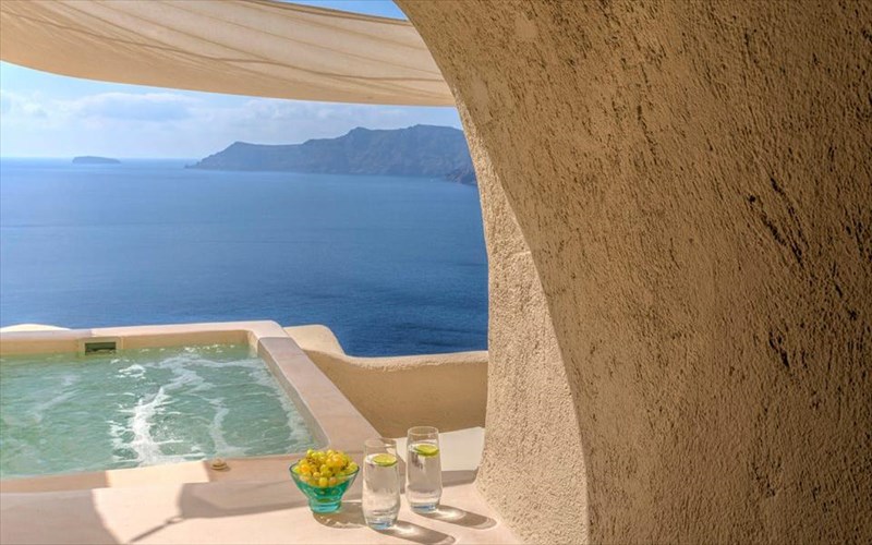 ta-ellinika-ksenodoxeia-pou-ksexorisan-sta-brabeia-tou-conde-nast-traveler