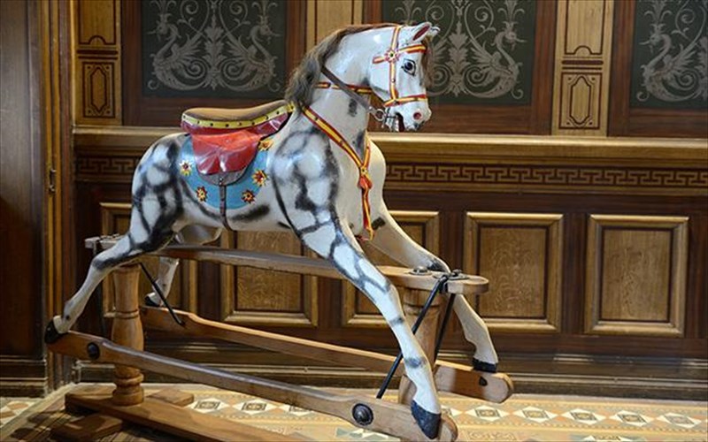 to-mouseio-mpenaki-paixnidion-anoikse-tis-portes-tou