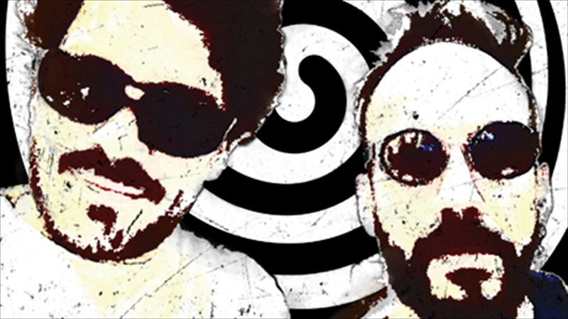 oxi-skoupidia-oxi-playback-se-thalasses-kai-aktes