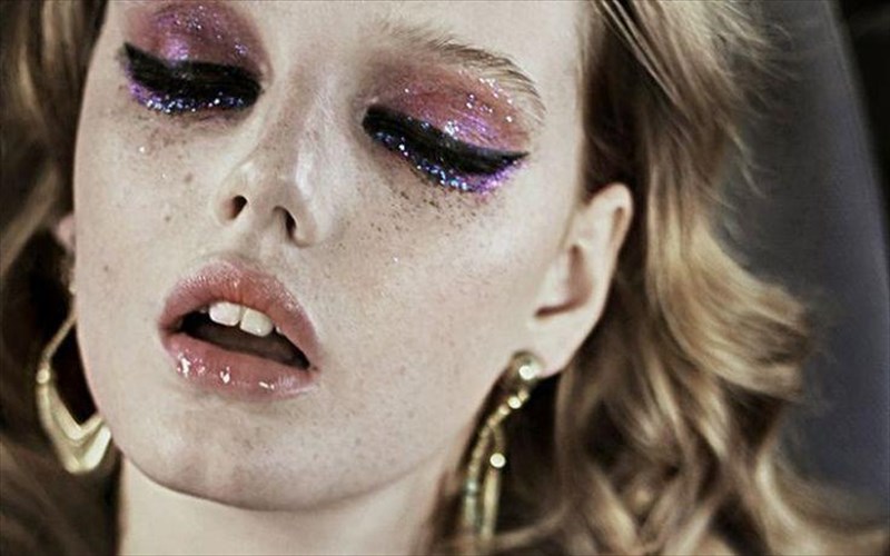 poios-den-fobatai-ti-lampsi-tis-omorfias