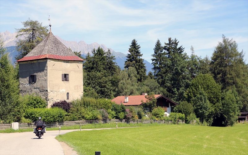 enas-vlogger-mas-proteinei-na-kanoume-tripment