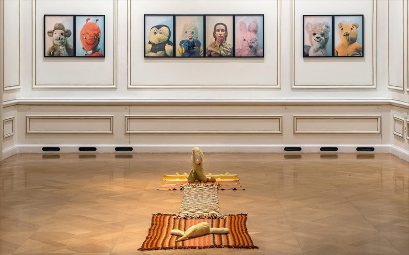 oorganismos-neon-efere-stin-athina-tin-protimonografiki-ekthesi-tou-mike-kelley