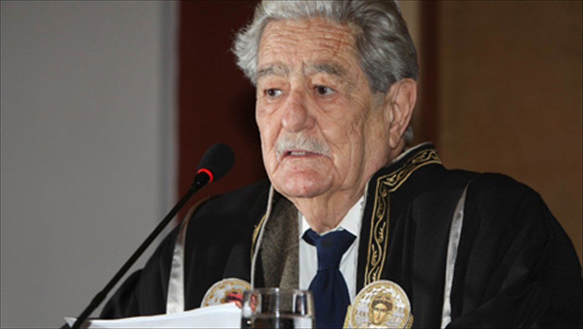 i-filosofia-tou-kosta-akselou-os-puksida-gia-tin-epoxi-mas