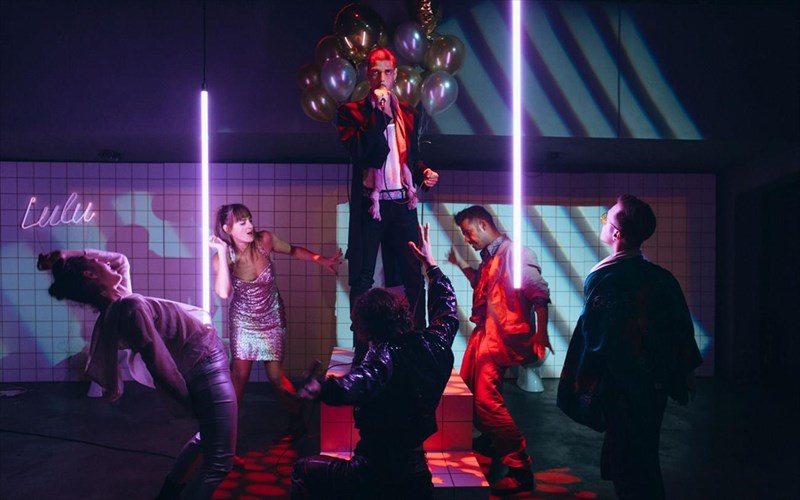 i-lulu-tis-dimitras-tampasi-einai-ena-eksallo-electro-pop-parti