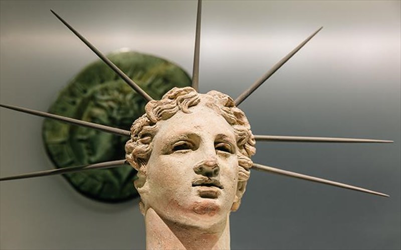 h-istoria-tou-xrimatos-ksediplonetai-sto-mouseio-kukladikis-texnis