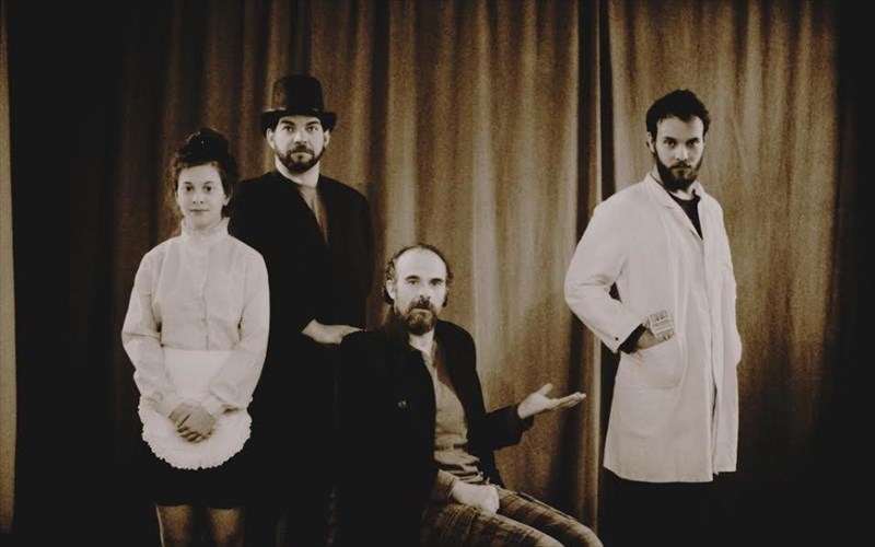 o-doktor-tzekil-kai-kurios-xaint-ton-dobri-maurogeorgiou-protes-fotografies-protes-fotografies