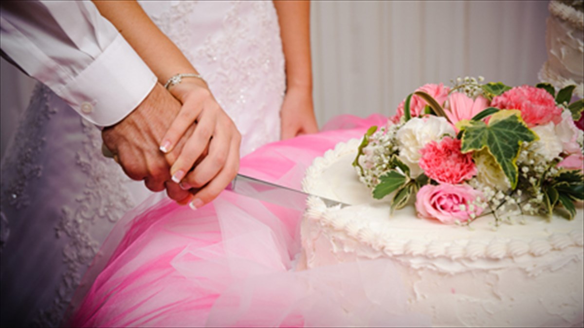 gamilies-geustikes-paradoseis-ana-ton-kosmo