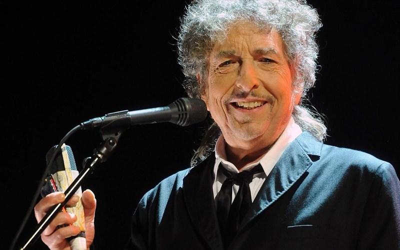 i-atheati-komiki-pleura-tou-bob-dylan-se-mia-seira-gia-to-hbo