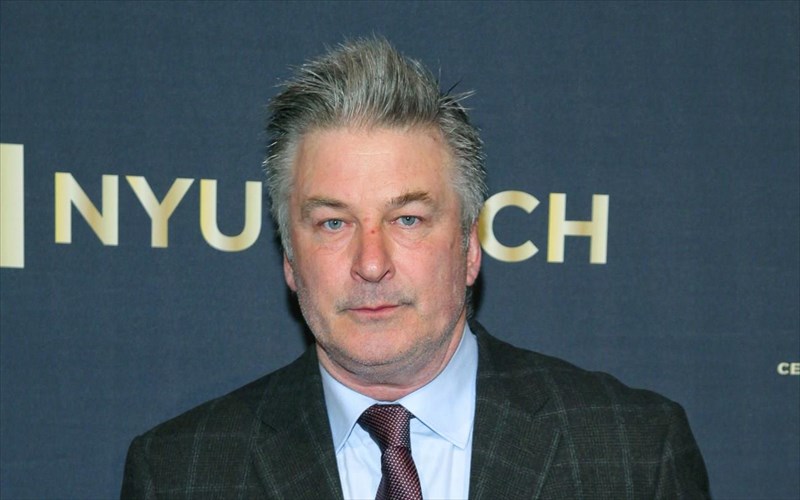 dialeimma-apo-to-twitter-gia-ton-alec-baldwin