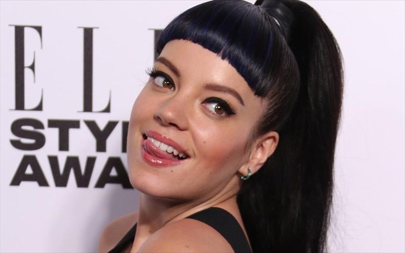 to-2018-i-aboli-sokaristiki-kai-banausi-autobiografia-tis-lily-allen-aboli-sokaristiki-kai-banausi-autobiografia-tis-lily-allen