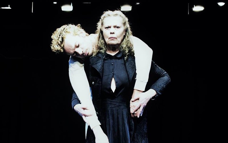 pateraki-nanouris-mazi-gia-proti-fora-sti-skini-fotografies-kai-video-fotografies-kai-video