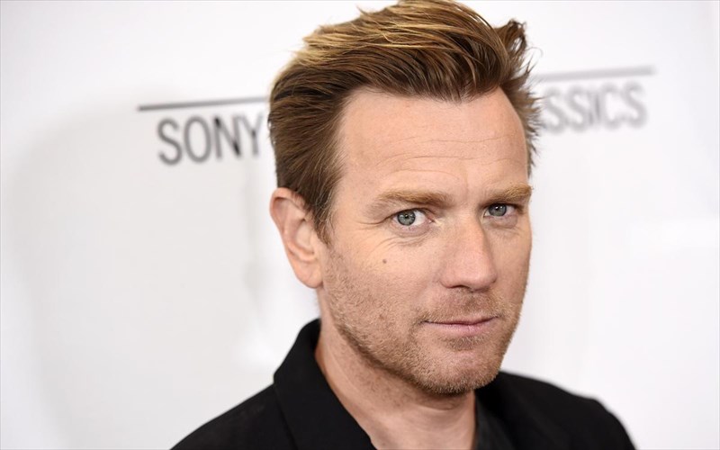 o-ewan-mcgregor-xorizei-meta-apo-22-xronia-gamou