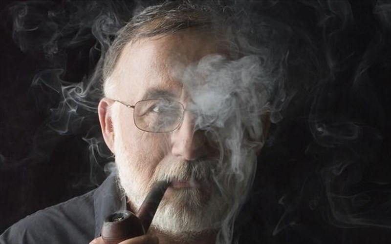 o-thanos-mikroutsikos-anoigei-ti-nea-seira-sunaulion-cosmos-sto-kpisn