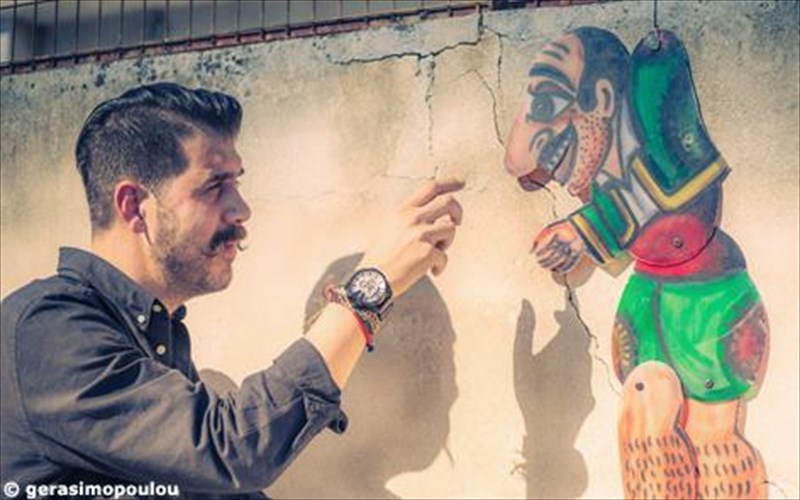 ta-xristougenna-tou-karagkiozi-sto-feggari-apo-ton-thiaso-tou-ilia-karella-sto-megaro