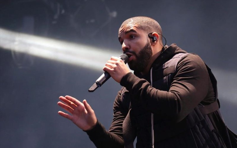 den-asteieuetai-o-drake-me-ti-seksoualiki-parenoxlisi-drake-me-ti-seksoualiki-parenoxlisi