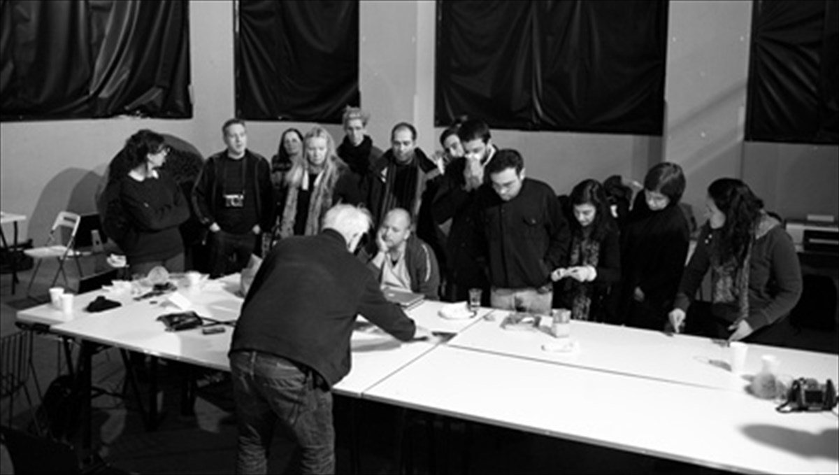 to-new-school-athens-upografei-tis-nees-psifiakes-texnes