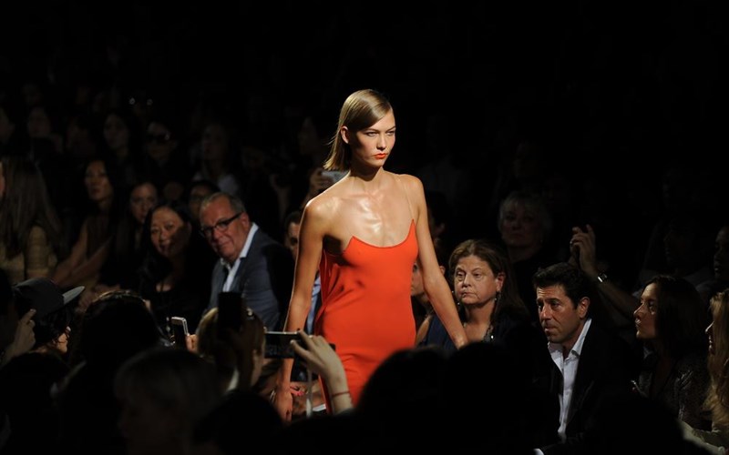 eseis-pisteuete-sti-dunami-tou-kokkinou