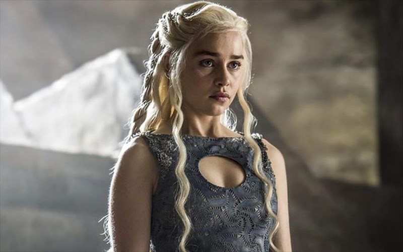 den-exei-xrono-gia-semnotufies-i-emilia-clarke-emilia-clarke