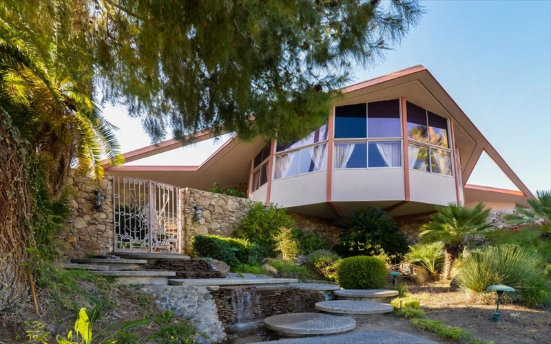 otan-o-elvis-ekleine-spiti-gia-mina-tou-melitos-elvis-ekleine-spiti-gia-mina-tou-melitos