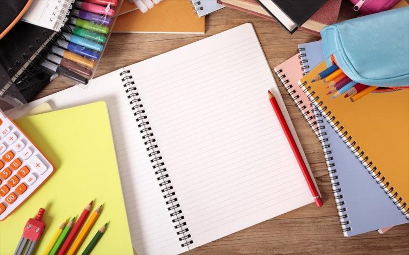 to-mikro-ethniko-paei-sxoleio-sta-anoixta-sxoleia-tou-dimou-athinaion