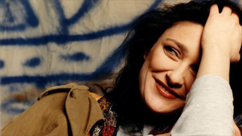 i-afroditi-manou-taksideuei-apo-tin-pergamo-os-ton-tauro