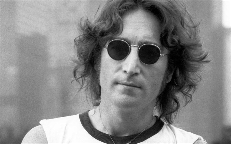 sto-berolino-brethikan-ta-klemmena-imerologia-tou-John-lennon