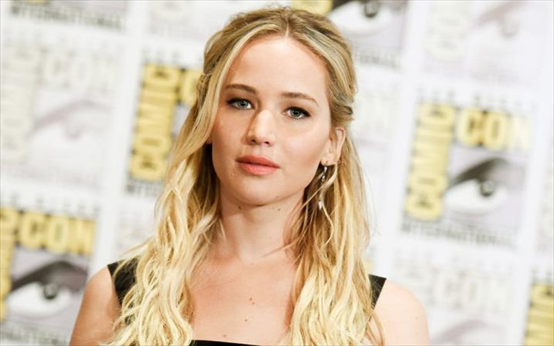 i-Jennifer-lawrence-eksigei-giati-einai-agenis-me-tous-thaumastes-tis