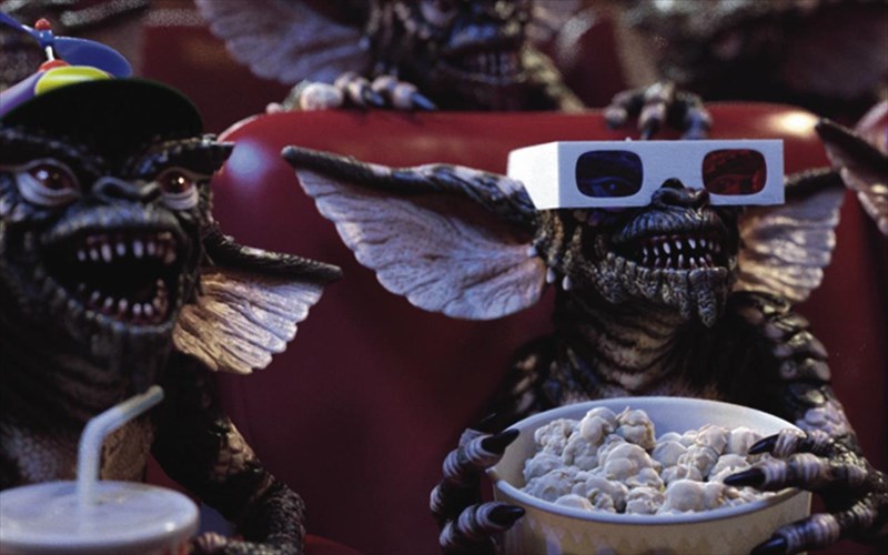 ta-gkremlins-epistrefoun-stin-megali-othoni-auta-ta-xristougenna