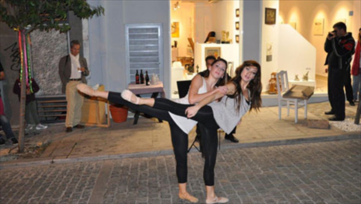 lembessiart-2012-oi-texnes-katebainoun-sto-dromo