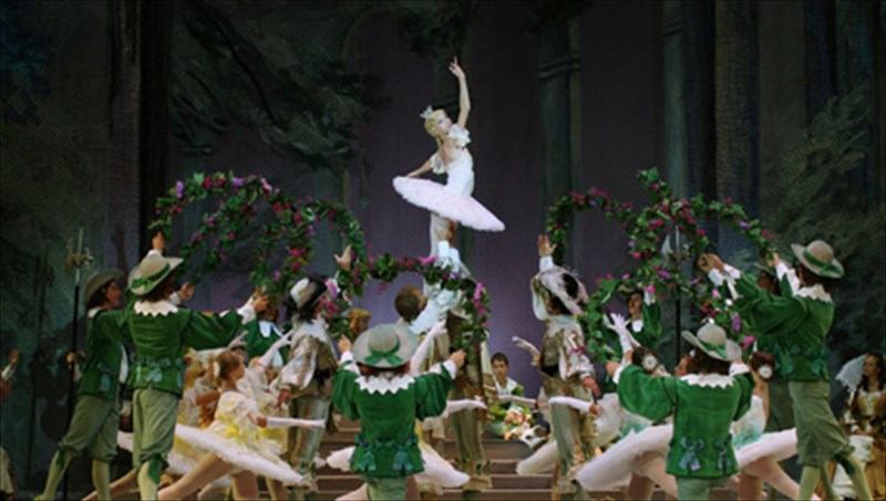 i-oraia-koimomeni-mia-xoreutiki-uperparagogi