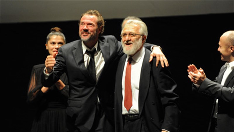 o-giannis-smaragdis-prosferei-elpidoforo-xabiari