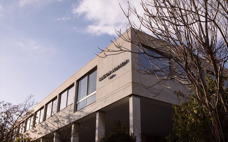 to-odeio-athinon-prosferei-stin-poli-mia-sugxroni-aithousa-sunaulion