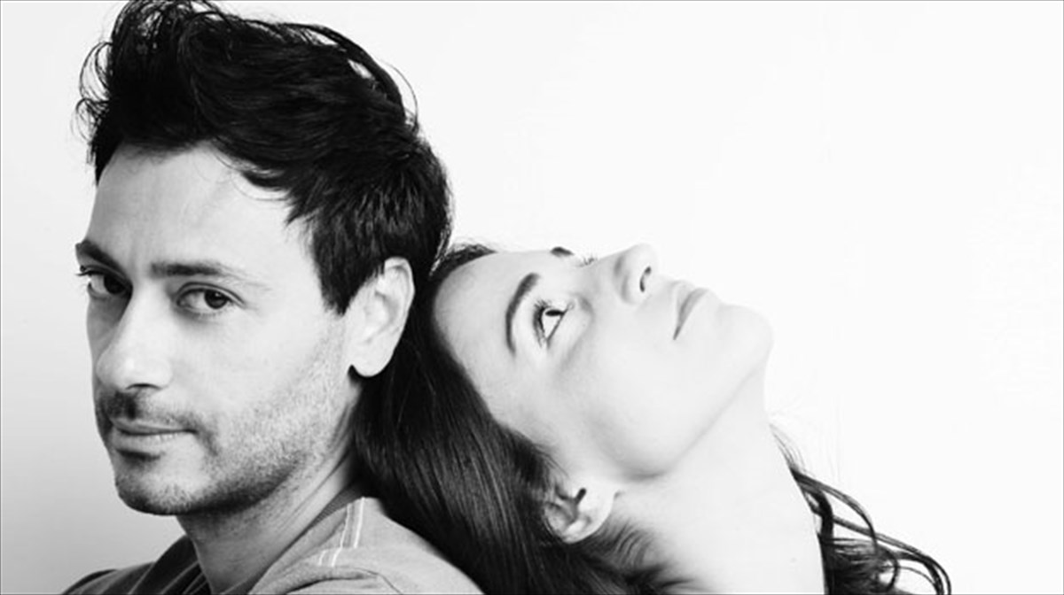 duo-neoi-enonoun-tis-dunameis-tous-se-palia-kai-nea-kommatia