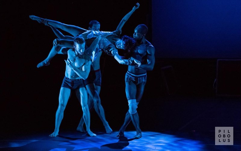 pilobolus-i-kaluteri-xoreutiki-omada-tis-neas-yorkis-erxetai-sto-megaro
