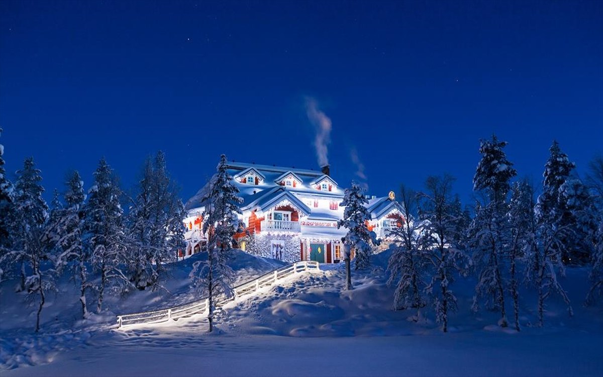 kakslauttanen-artic-resort-igloos-and-chalets-saariselka