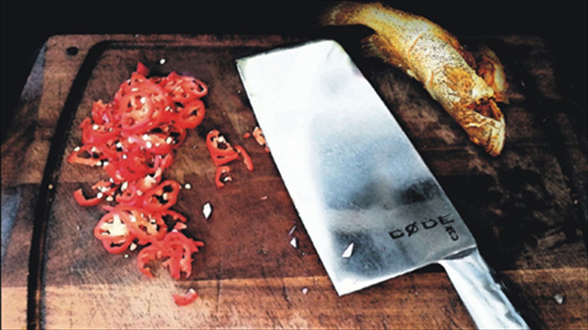 duo-nees-mpantes-sto-club-tou-staurou-tou-notou