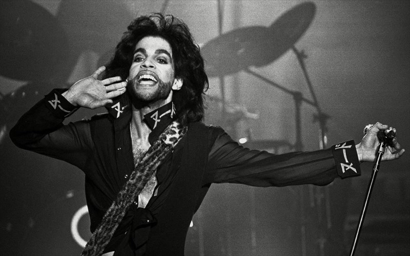 brethikan-pente-antitupa-tou-spaniou-black-album-tou-prince