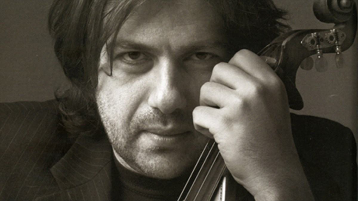 o-manos-purobolakis-me-ti-lura-tou-sto-half-note