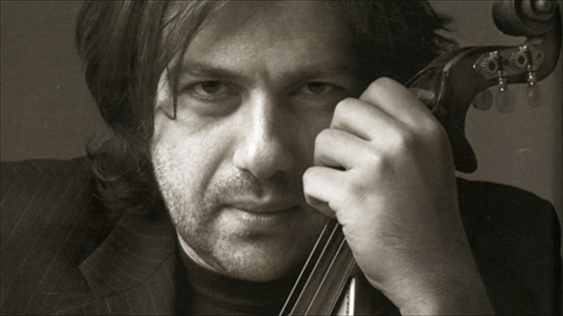 o-manos-purobolakis-me-ti-lura-tou-sto-half-note