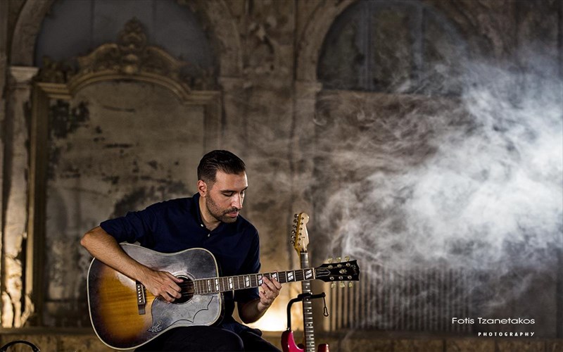 o-antony-kein-me-olokainourgia-orxistriki-sunthesi