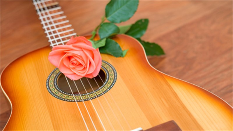 15-tragoudia-grammena-gia-ksexoristes-prosopikotites