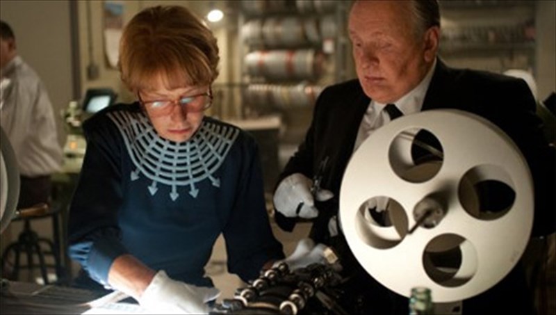 o-anthony-hopkins-upoduetai-ton-eroteumeno-alfred-hitchcock