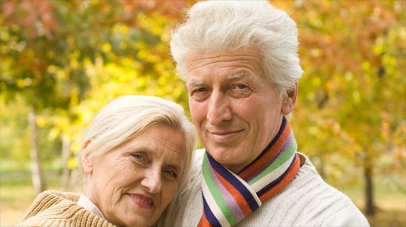 oi-ksenes-glosses-kratoun-makria-to-altsxaimer