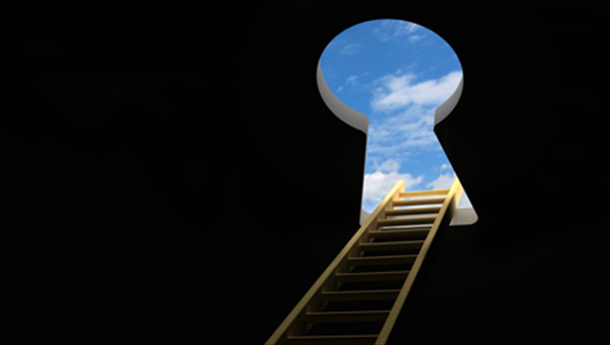 stephen-kingo-anemos-mesa-apo-tin-kleidarotrupa