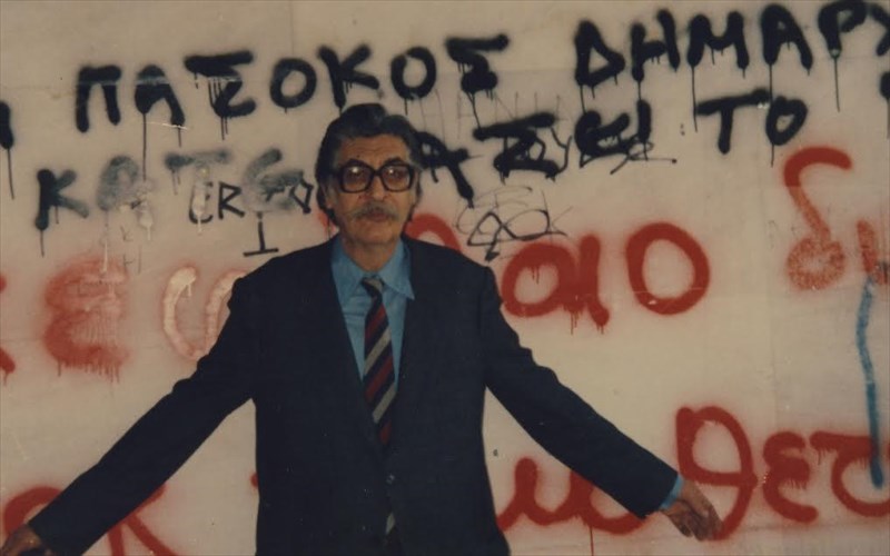 stella-aggeletou-kai-konstantinos-xatzis-diabazoun-manoli-anagnostaki