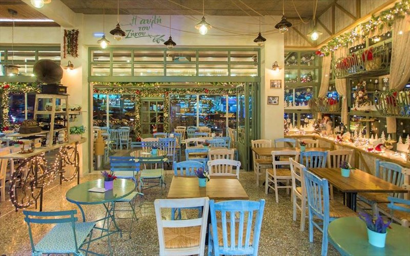 i-auli-tou-zikou-to-galatsi-apektise-to-pio-lampero-mezedopoleio-tou